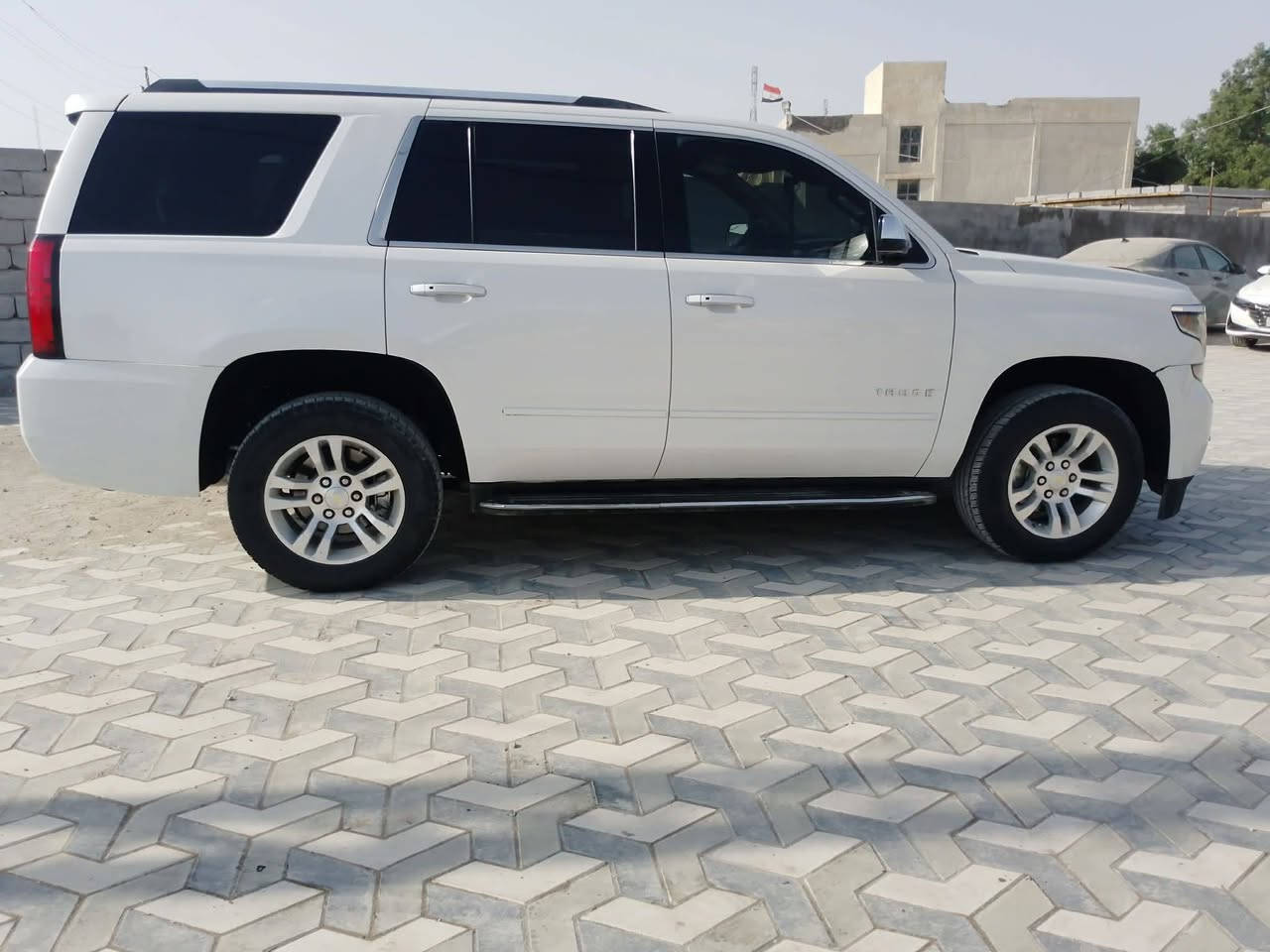 تاهو الون صدفي فول مواصفات بس فتح مابيه دواخل عسلي كشنات في ايفي كهرباءي
سياره مكفوله من الكص وعيب شرعي جديده مديل 19 بيه بس باب مبدل مال سايق ضربته 
سياره حلوه وشراي يجي ويكلب مكاني ناصريه مركز 
***********
