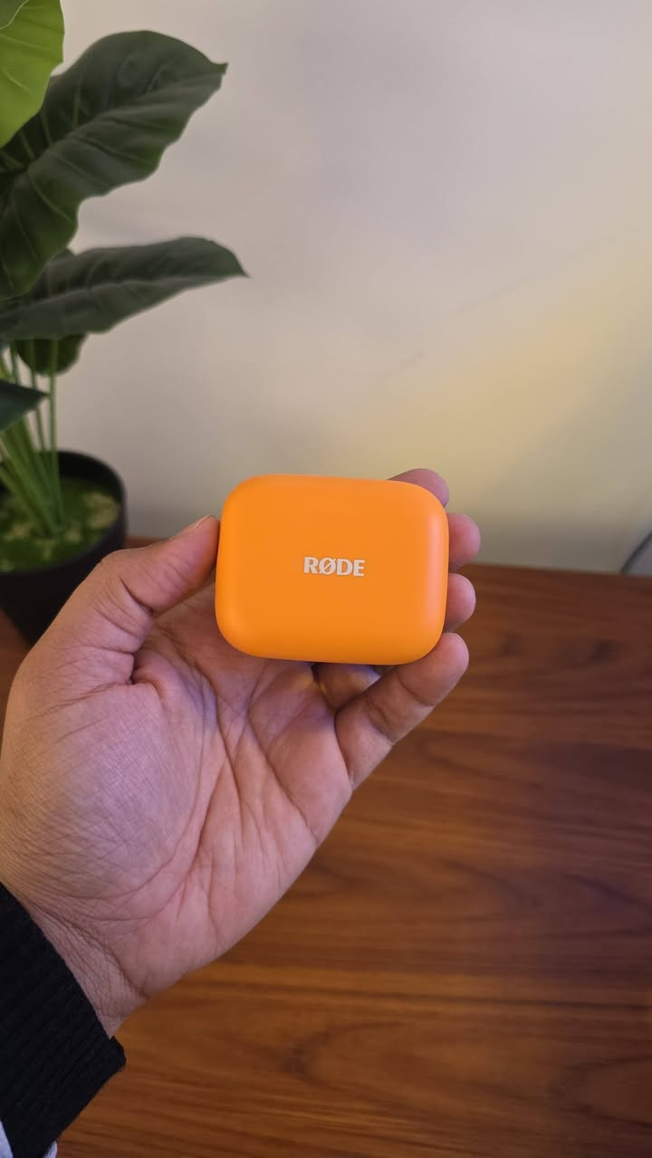 مايك رود الجديد wireless micro جديد فقط مفتوح من الكارتون للتصوير
سعر الجديد 100$ دولار 
اني اريدة 100 الف وتوصيل موجود
واتساب ***********
