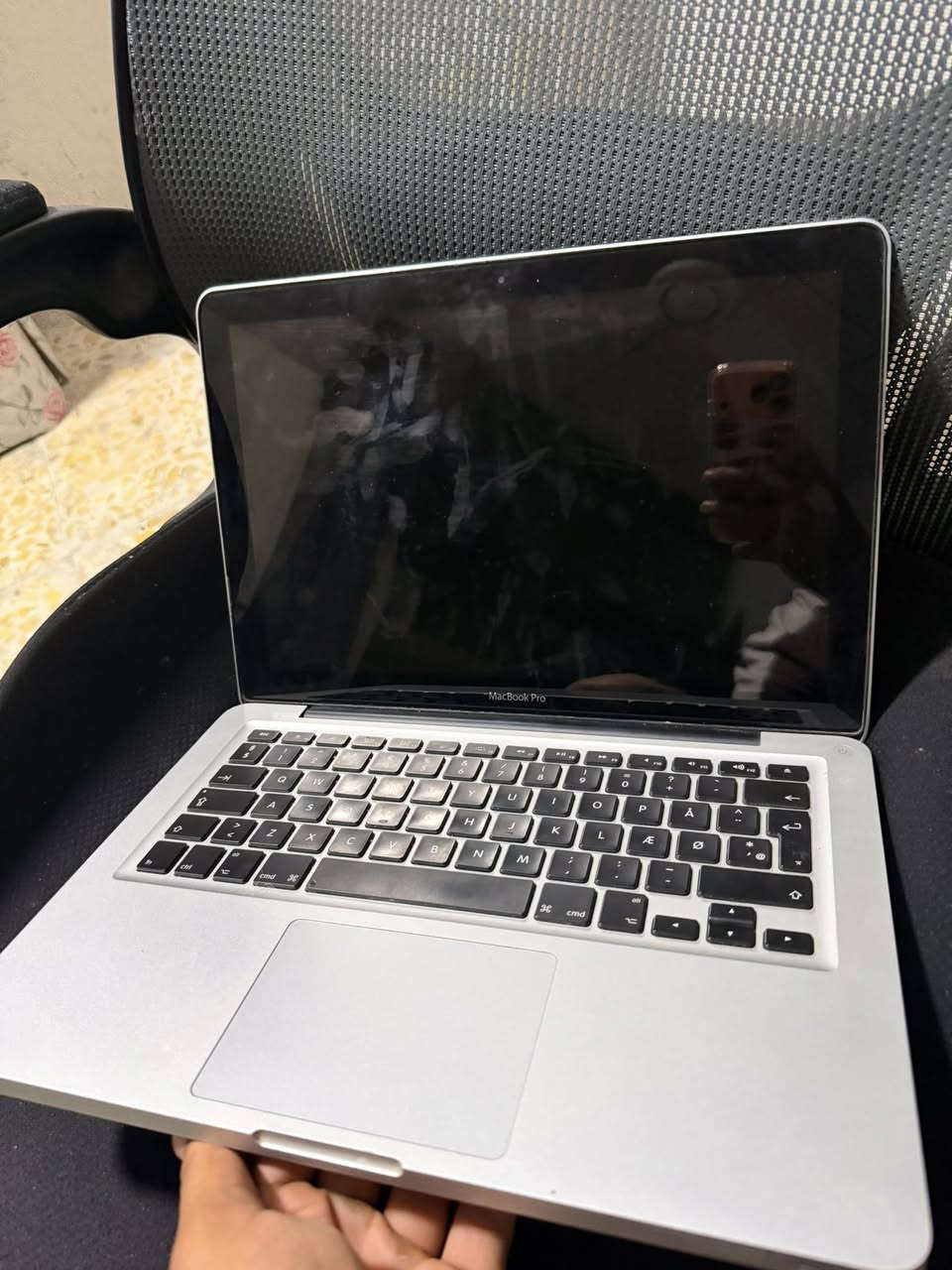 السلام عليكم MacBookpro للبيع للأتصال  ***********
