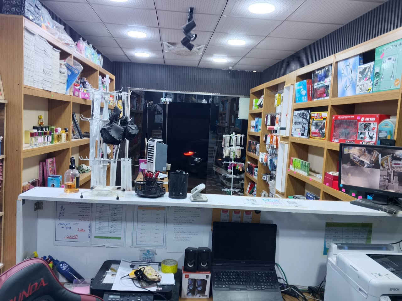 سلام عليكم مكتبة جاهزه من كل شيء للبيع عنوان كوت حي الحكيم نزلتة بني تميم مقابل مدرسه الوقار لابتدائيه للاستفسار عن باقي المعلومات اتصال ***********
