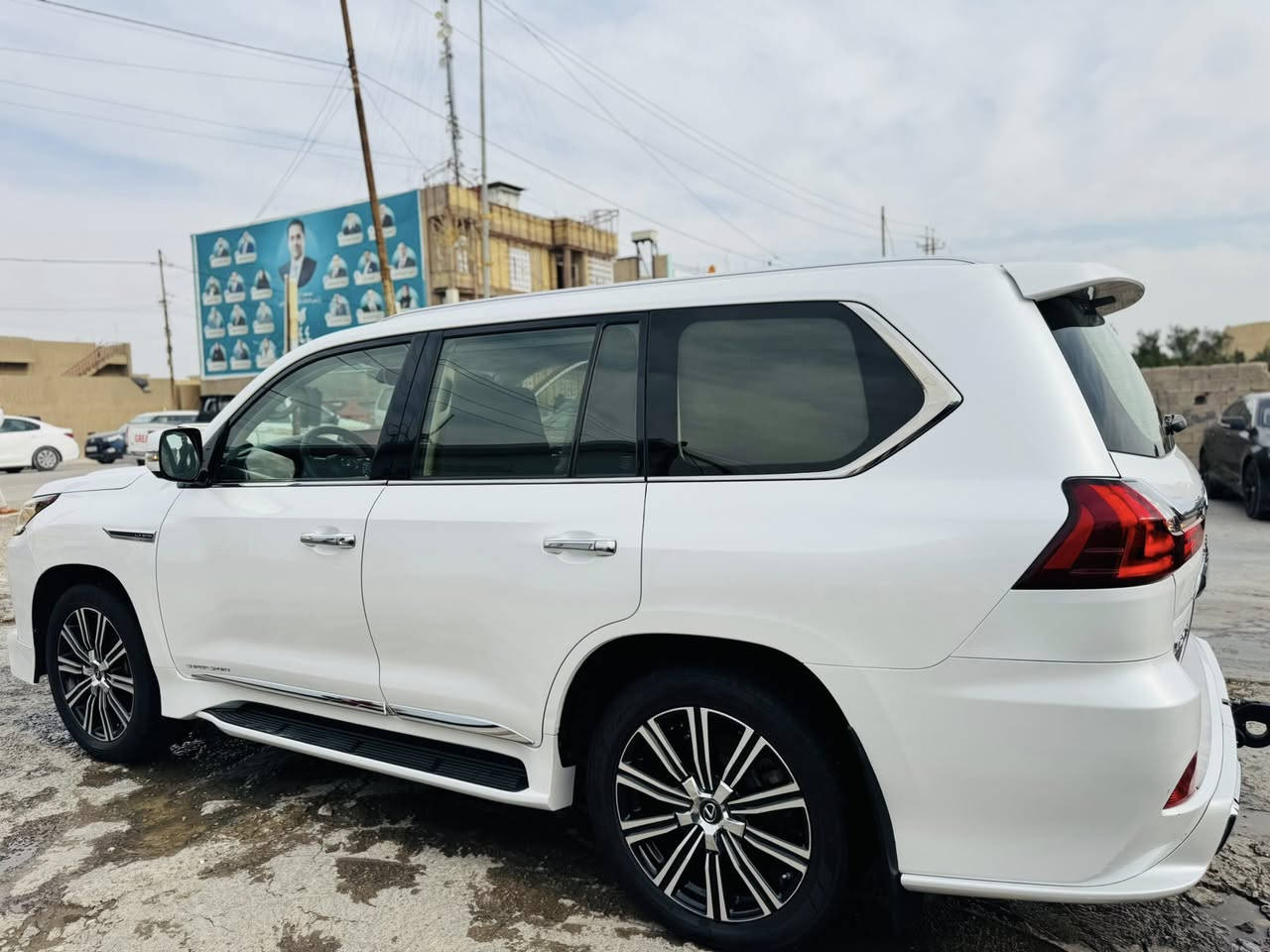 سلام عليكم
الفخامه اليابانية 🇯🇵🇯🇵🇯🇵

لكزز 2020بريم اصل 

رقم بغداد 

ماشيه 102الف  

8سلندر 5700

شاشات خليفه 

كشنات كهربائيه

حساسات خلفي وأمامي 

تحديد مسار ردار امامي 

تخم تاير جديد اصلي 

السياره مكفوله ماعدا بارد بل باب خلفي بدون صبغ 

السعر 815وبيه مجال 

كوت /***********
