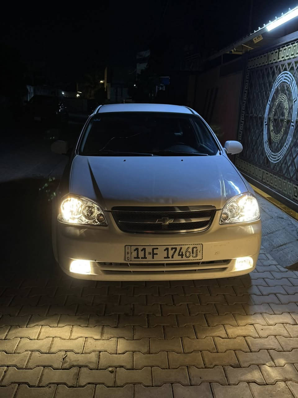 السلام عليكم 
بيع او مراوس 
بيها ضربة بالهلال الخلفي من الاسفل وصاعدين بالصبغ على الجاملغ والباب صفحة الصدر 
اوبترا 2011 خليجي شركة عامة ماشية ٢٦٠ الف مبدل محرك جديد قبل شهر طابوگة راديتر جديد تخم تاير جديد دسكات جدد راديتر ودبة وقبق جدد باتري جديد واير بلك جديد 
ضفيرة السيارة بلاد 
غرفة السيارة بلاد 
 السيارة بيها طرگة بالصدر بس مابيها مشاوط وجويتر عاطل بس تمشي طبيعي بس بالتبريد ينزل الرون 
تبريد ثلج + تتفئة  
السيارة جديدة جداً سبير الشركة بيها 
السعر 84 قابل للتفاوض 
رقم الهاتف *********** متوفر واتس اب
 مكاني بغداد
