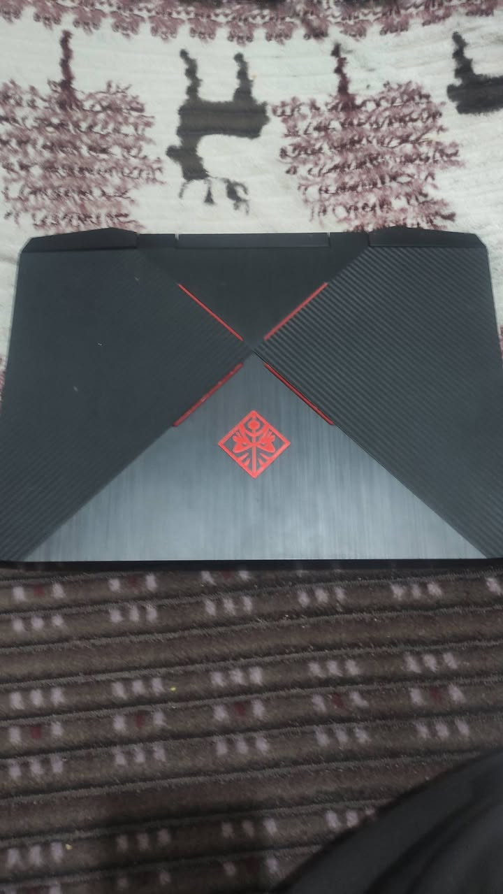 السلام عليكم
لابتوب للبيع 
HP omen 
المواصفات بالصور 
فقط البطارية تحتاج تبديل هي شغالة طبيعي بس بالالعاب متتحمل وقت هواية 
الشاحنة 200 وات 
والشاشة 144Hz 
سعرها 550 الف 
مكاني بغداد
اذا رايدها راسلني خاص او واتس اب 
***********
