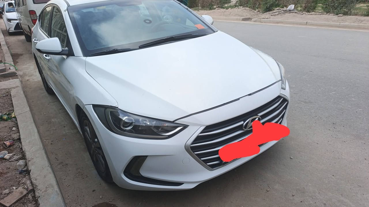 السلام عليكم النترا موديل ١٨ للبيع او مراوس اخوان سياره حدث بنيد جاملغ سياره اربيل بسمي اني جناي
اخوان صبغ بيه نص جاملغ وباب بيه بارد بل باب سايق
تخم تاير جديد *********** وساب او تصال 
مكان يم العاب سيديه بغداد
