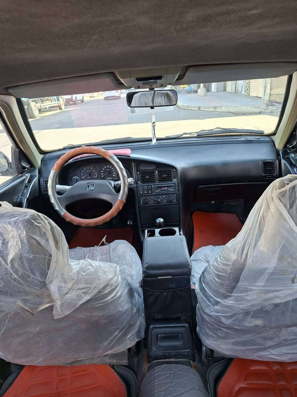 السلام عليكم بيجو مديل 9 السياره فقط تبخير والباقي كفاله خير من الله السياره رقمها بغداد السعر 33 وبيها مجال ***********
