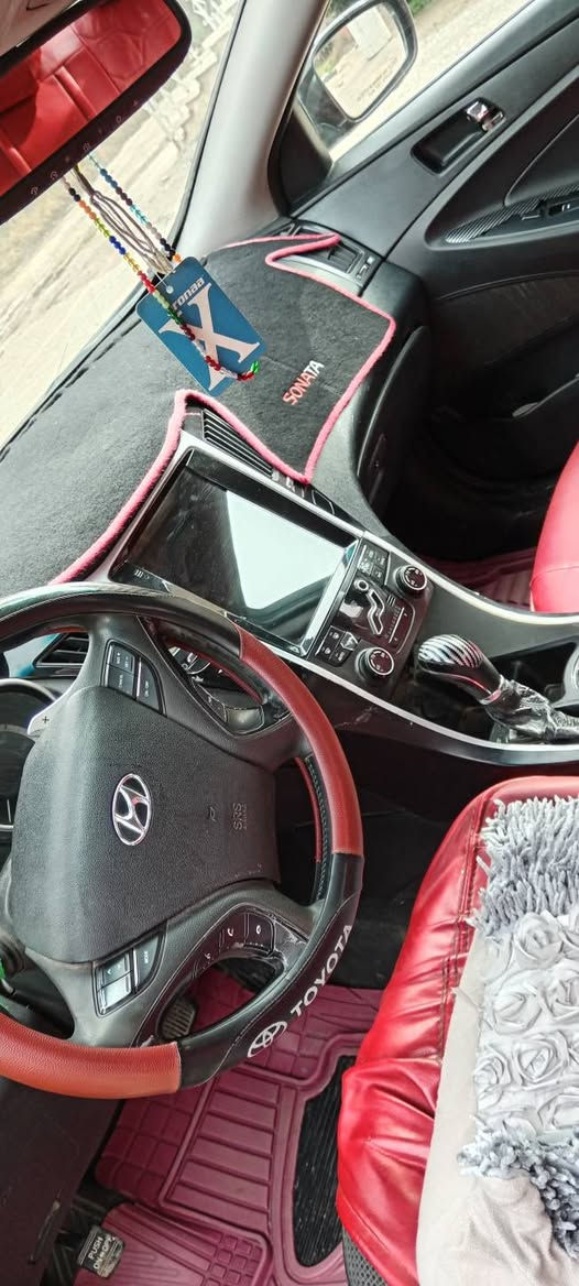 اسلام. عليكم ورحمة الله وبركاته 
سوناتا للبيع موديل ١١ رقم بغداد وارد امريكي بيها قطعتين جاملغ امامي جهت السايق واشويه من الباب محرك 2000 تيربو كير محرك خير من الله شاشه كامره خلفيه تحكم استيرين تبريد تدفئه المكان الحله الدبله رقم ***********
