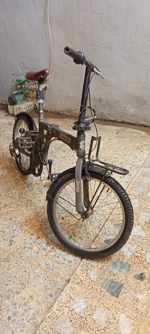 دراجه هوائيه ماركة Jeep.. جيب . امريكي وارد ياباني . السعر 100 الف بي مجال بسيط . البايسكل بحاله جيده وكله شغال . تايرات جدد بريكات شغاله .
العنوان المدائن منطقه البانيروما خلف اسواق حلاوة 
التفاصيل ع الخاص


**إذا كنت صاحب هذا الإعلان وتريد حذفه لأي سبب، رجاءا أرسل رسالة إلى الدعم الفني**