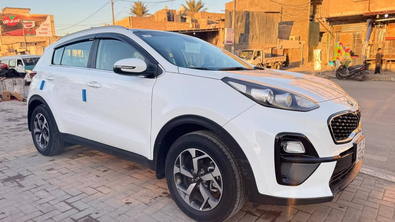 سبورتج موديل ١٩ شكل ال٢٠ خليجي شركة الدوليه مكفوله كفاله عامه عدى بارد بسيط جدا بلهلال الجاملغ الخلفي 
المواصفات 
سقف بنوراما 
مكينه ٢٠٠٠
فول تحكمات 
اشاير بلمري 
شاشه جبيره 
بصمه 
لد نهاري 
حساسات خلفيه 
اشارة ترحيب 
وبعد باقي المواصفات المعروفة 
السياره ماشيه ٤٥ حقيقي سبير منازل مدوشمه عام 
سياره جاهزه كل نقص مابيه تخم تاير جديد 
مكاني الحرية 
السعر 205 وبيه مجال حك الجية 
***********
