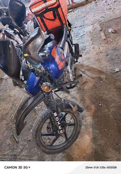 اسلام عليكم بوكسر البيع مرقم. الدراجة كلش نضيفة. عوزهة بس تفيلسهة. وتجي ونشوف بعينك مكاني. بل نهار بل رشاد بليل بل شعب. السعر. 2400 والشراي يتصل
***********٠
