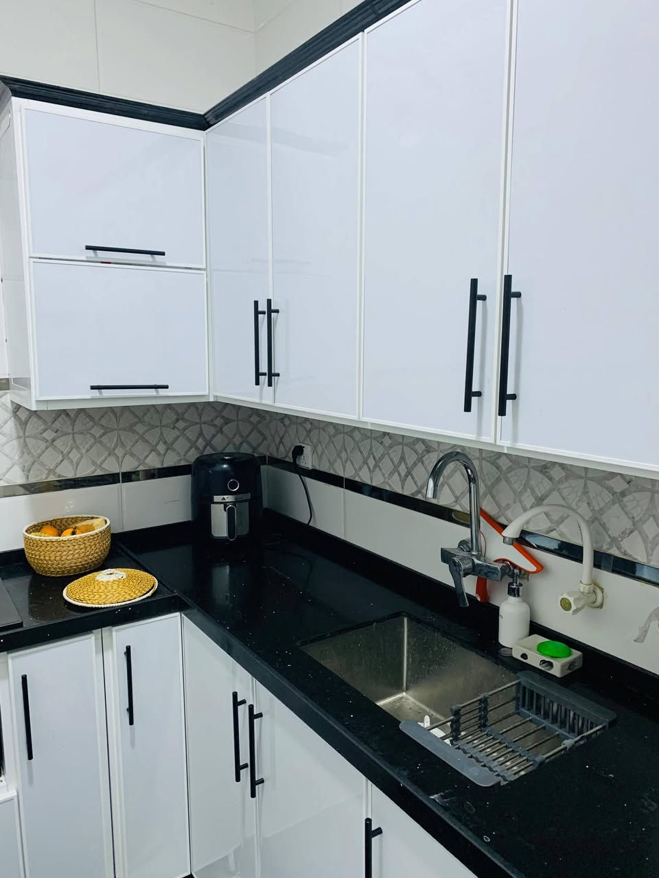 عنوان تكريت شارع جميل قرب قاعه نشوع ه*********** علي
