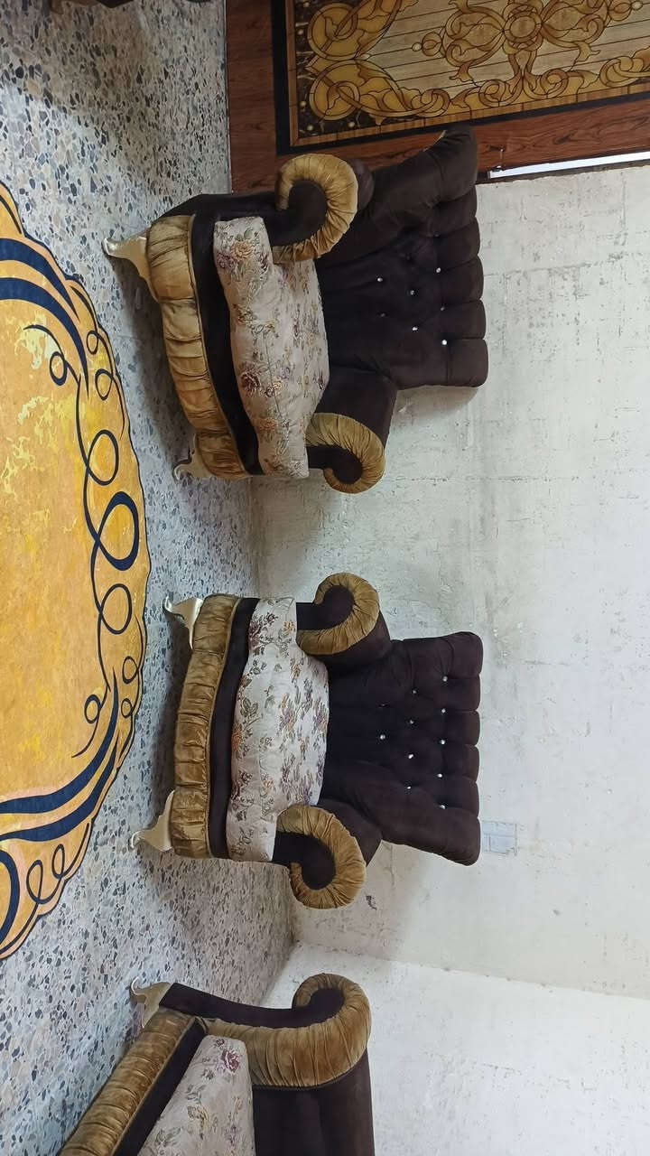 تخم 8 مقاعد تكمه نضيف جدا سعر 200 وبي مجال مكان البياع يوجد توصل بكروه رقم يوجد واتساب ***********
