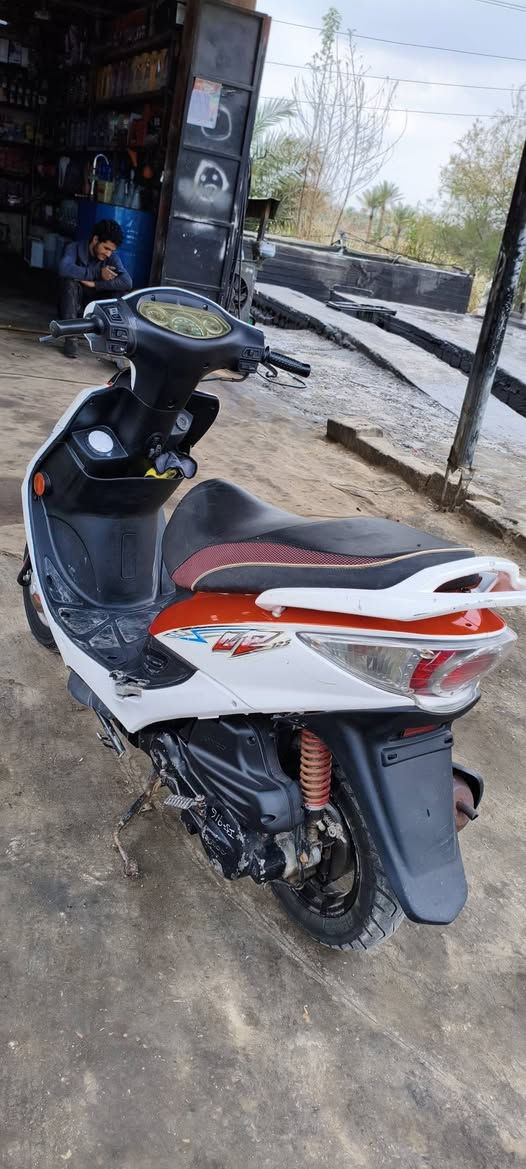 سلام عليكم
دراجه جي فور  كامله ختم واحد شرط جاهزه بس مكينه توه ضعفت  بس شغله سعره 400وبيه مجال لطيبن اني خادم مكلف بنشر هاذه رقم صاحب الدراجه *********** مكاني فضليه ال محينه
