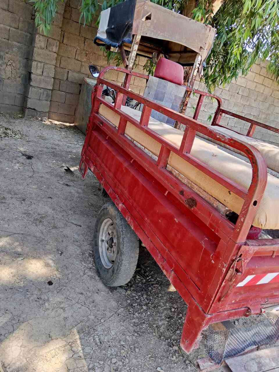 السلام عليكم ستوته دايوان للبيع او مراوس حسب القناعه ستوته خير من الله ونضيفه يرادلهة ترتيبات بصيطه العنوان اديالى ناحيه السلام العنبكيه رقم الهاتف ***********
