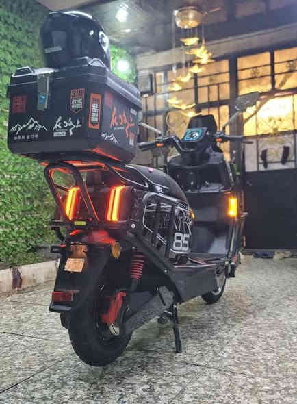 دراجه شحن صاعقه لبيع جديدة اخت  مدرعه وياهة جنطة وجادر والدراجه كلش جديدة فول مواصفات نظام رجوع Rمانع نزلاق Tcsومانع نحدار جبلي  منفذ شحن يوسبي لموبايل جنتها الداخليه جبيرة قاطع دورة بيها لايت زنون لدات خلفي امامي بصمه وسويج وسوج جنطه الاتصال على رقم *********** ماني الصويرة شارع المركز
