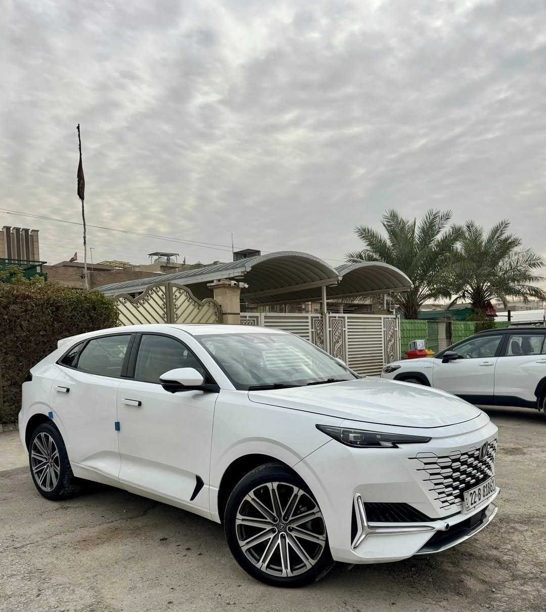 السلام عليكم للبيع  
شان جان Uni. K
موديل 2023 بيها صبغ بين البابتين من جوة اثر شخوط خباثة عندي سونار بيها
فول مواصفات للاخير . 
سقف ، بانوراما 
محرك 20 توربو 
مقاعد تبريد و تدفئه امامي شاشات لمس 
دوسه كهرباء 
سستم الصوت من شركه سوني 💯 
سماعات بالمقاعد 
يدات ابواب مخفي 
انظمه التحكم لمس 
رادار + تحديد مسار + قيادة ذاتيه 
5 كاميرات 360 درجة 
نظام كاميرات 3D 
كاميرات مرايات جانبيه بدقة 4k 
نقطه عمياء 
حساسات 360 درجة 
هاند بريك كهرباء 
شاحن واير ليس 
لايت وبك لايت LED وباقي المواصفات المعروفة السيارة جاهزة من كلشي للبيع السعر 185 ورقة بيها مجال بسيط حق الجية للاستفسار *********** مكان السيارة بغداد
