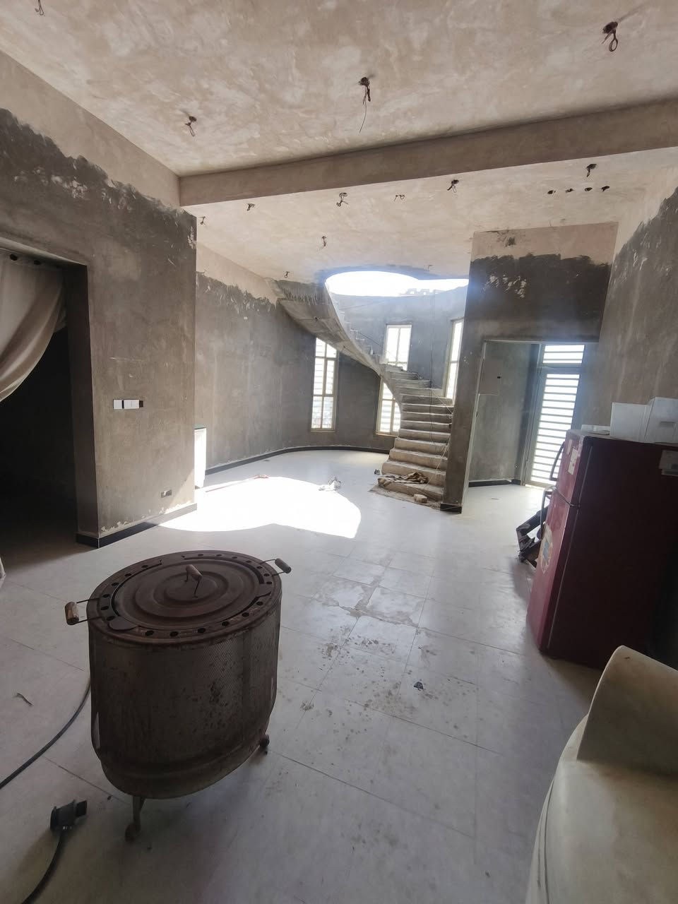 سلام عليكم بيت لبيع معه قطعه مساحت البيت 240 ولقطعه 300 لمكان لمدينه قضاء الصادق منطقه التمار قرب ديوان شيخ جيجان دهر لستفسار ***********
