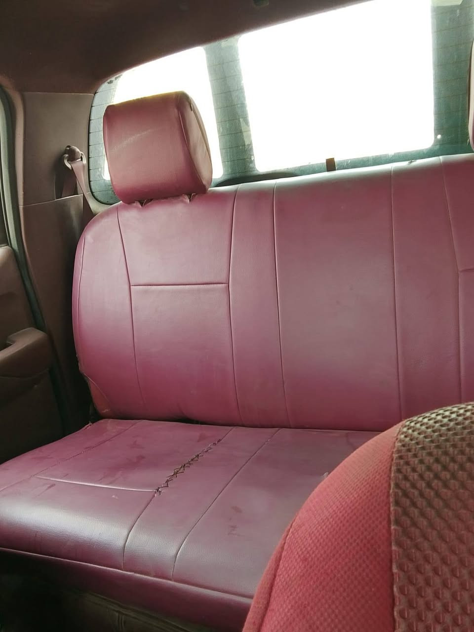 سياره نوع نيفاره  موديل 2010 رقمها واسط انكليزي الجديد شرط التحويل السياره حلوه محرك لا تنقيص ولا تبخير  كير اوتوماتيك  كهربائيات كلها شغاله  دواخل أيضا حلوه ومرتبه سياره الكشره شوف العين والسياره باسمي مكان السياره الحالي ميسان نهاوند سعرها 75 وبيها مجال بسيط
تفاصيل اكثر الاتصال على ***********
