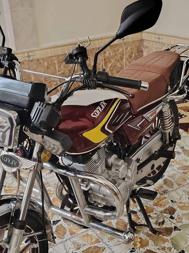 السلام عليكم مكلف بلنشر اخوان دراجه مديل 24 شكل 25 دراجه نضيفه مال جناي سعرها 750 قفل بدون عمله وترهم مراوس بمديل 25 والفرق يلعب وهذا رقم صاحبها ***********
