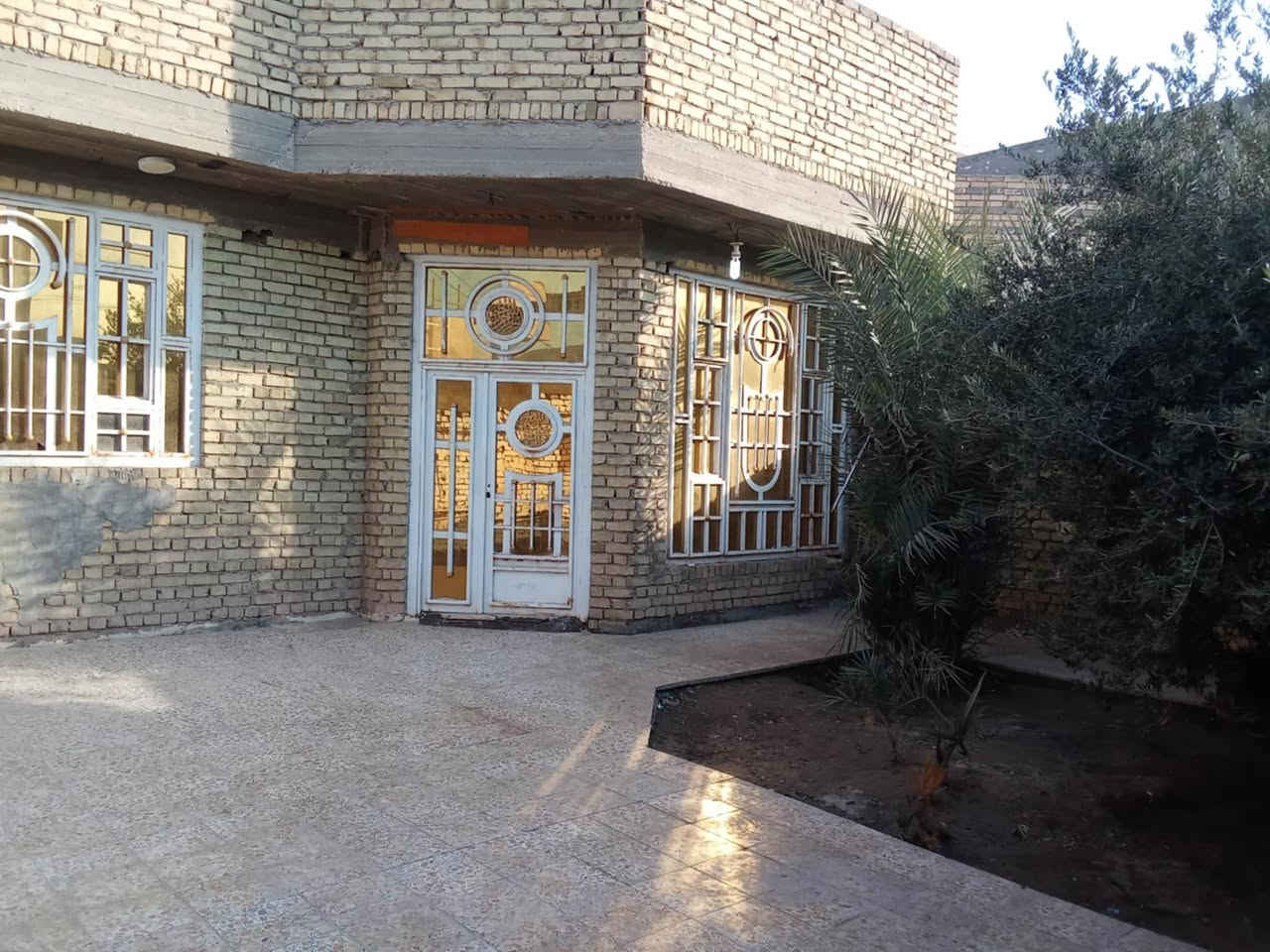 الكوت :
بيت مساحته 250م في حي الجامعه نهاية شارع محطة الغاز طابق واحد متكون من غرفتين وهول واستقبال ومطبخ وصحيات داخليه وخارجيه وكراج وحديقه وبيتونه وستاره بناء حديث بصف الركن عرض الشارع 10م خدمات كامله فول بقية التفاصيل يم صاحبه السعر 160 مليون وبيه مجال .
.


**إذا كنت صاحب هذا الإعلان وتريد حذفه لأي سبب، رجاءا أرسل رسالة إلى الدعم الفني**
