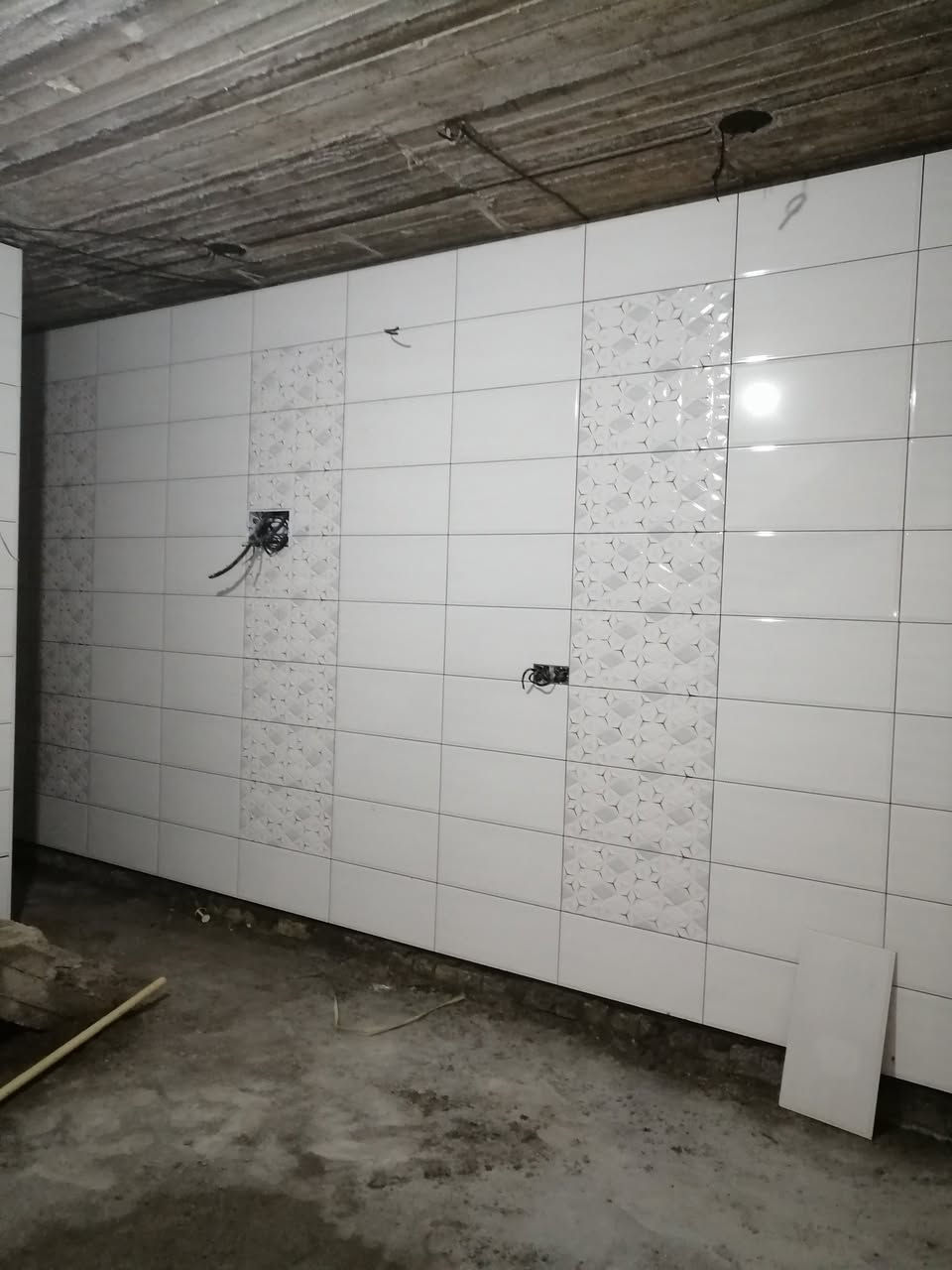 بسم الله الرحمن الرحيم يوجد خلفه سيراميك بورسلين ومرمر وكاشي درجه اولى رقم الموبايل وعلى الواتس ***********
