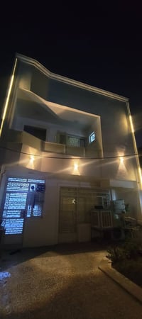 دار للبيع طابو صرف المساحة 150 متر واجهة 6 ونص والنزال 25 مكون من طابق...