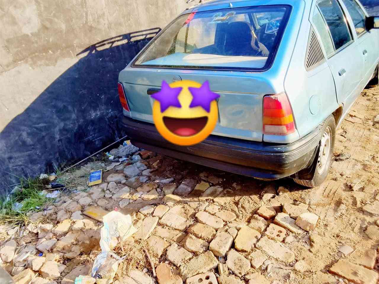 السلام عليكم اخوان سياره للبيع اوبل كاديت موديل1991 رقم ديالى سياره مكفوله مكينه كير مال حاويه تخم تأير لا ضربه لا صبغ بلاديه السياره كهربائيات كلها شغاله وجاهزه على داير مليم مكاني ديالى السعر 24 وبيها مجال
***********
