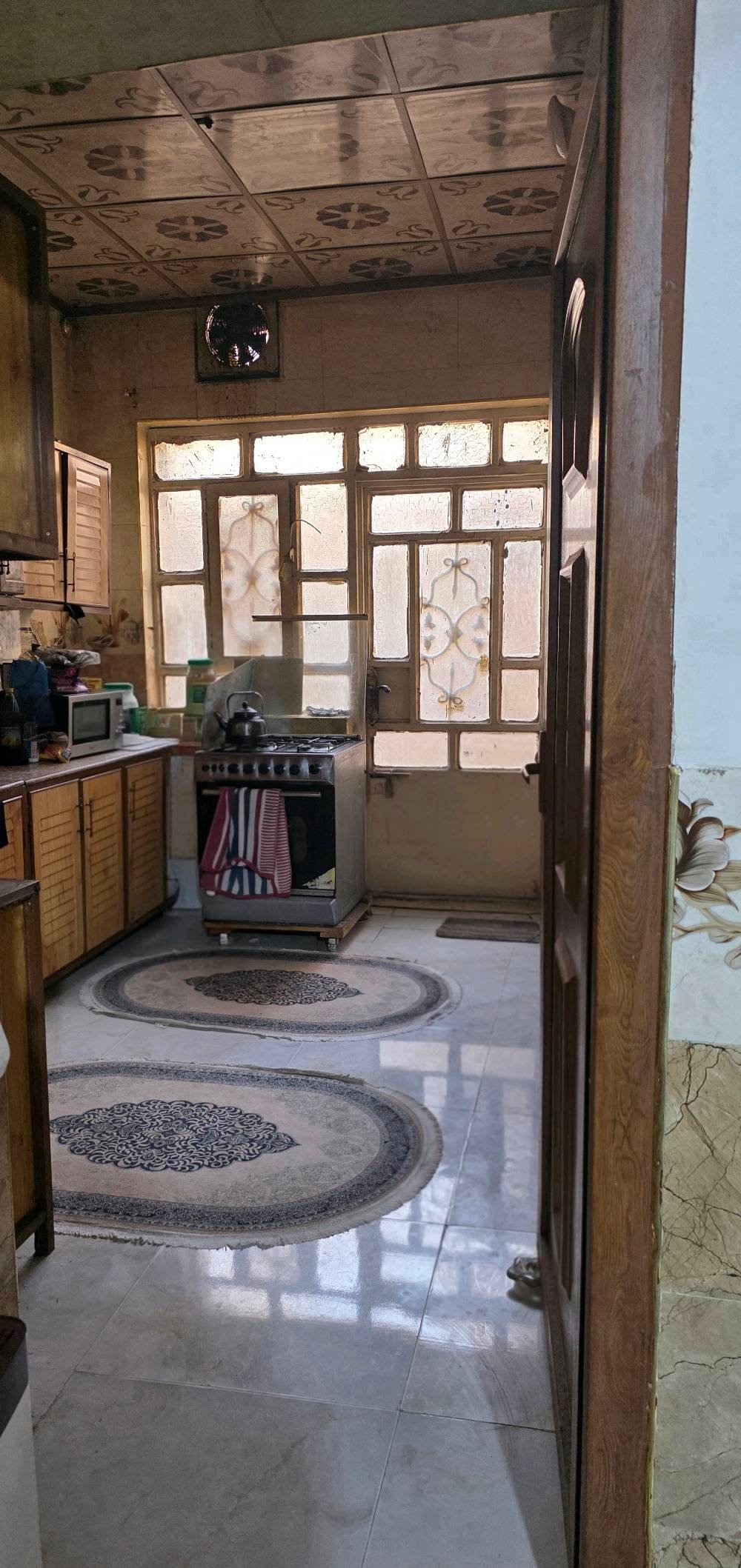 بيت 100م غرفتين نوم واستقبال صحيات معزولة منطقة مخدومه 
البيت طابق واحد قريب على جامعة فريحه قرب شركة الرنا 
يبعد عن شارع الزوار 50متر 
ينفع حسينية او سكن منطقه هادئه 
اكثرها حسينيات 
السعر 70قابل للتفاوض
تگدر تذكرلنا بالضبط المنطقة/المحلة شنو اسمها، وأقرب نقطة دلالة غير جامعة فريحه وشركة الرنا؟: 
جامعة كربلاء طريق طوريج كربلاء 
السند شنو نوعه؟ وهل البيت ملك صرف وجاهز للتمليك/التحويل لو أكو أي ملاحظة قانونية؟: 
سند 25
تحب البيع يكون مباشر لو عن طريق مكتب عقارات؟ والسعر 70 مليون شكد قابل للنزول؟: 
السعر النهائي 65