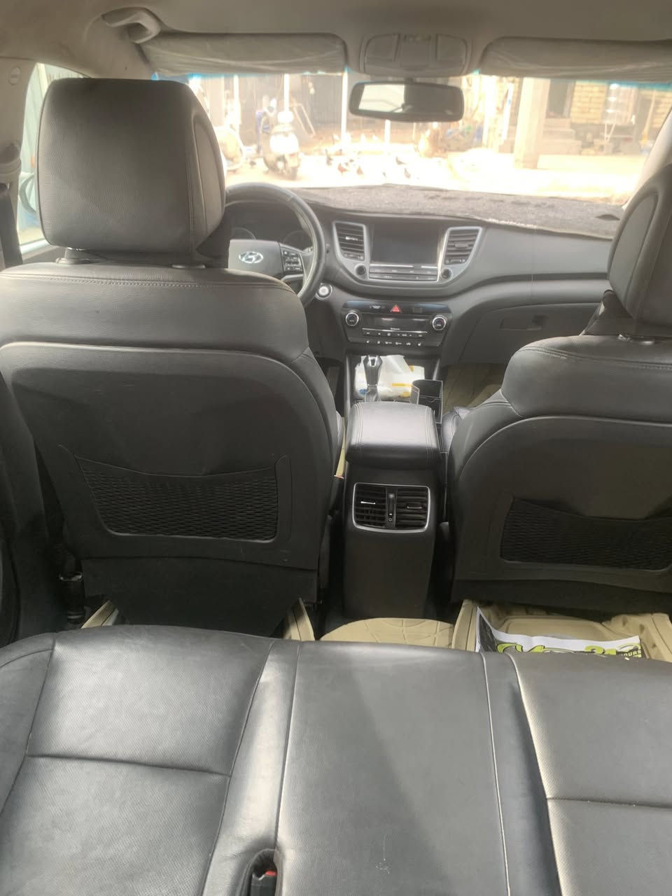 السلام عليكم  للبيع 
توسان موديل 2018  رقم جديد
مو صفات فول ما عد الفتح السقف
اشارات المري حساس  المراءة
دفعر رباعي سبورة  ايكوا  قصدي وقود
شاشة كمره  البلادي   / ماشيه 160 
مكينة 1600 تير بوه  
 ‏ أمريكي ￼🇺🇸.  سعرها 165 $$$ رقم بغداد
رقم      462606 07709


**إذا كنت صاحب هذا الإعلان وتريد حذفه لأي سبب، رجاءا أرسل رسالة إلى الدعم الفني**