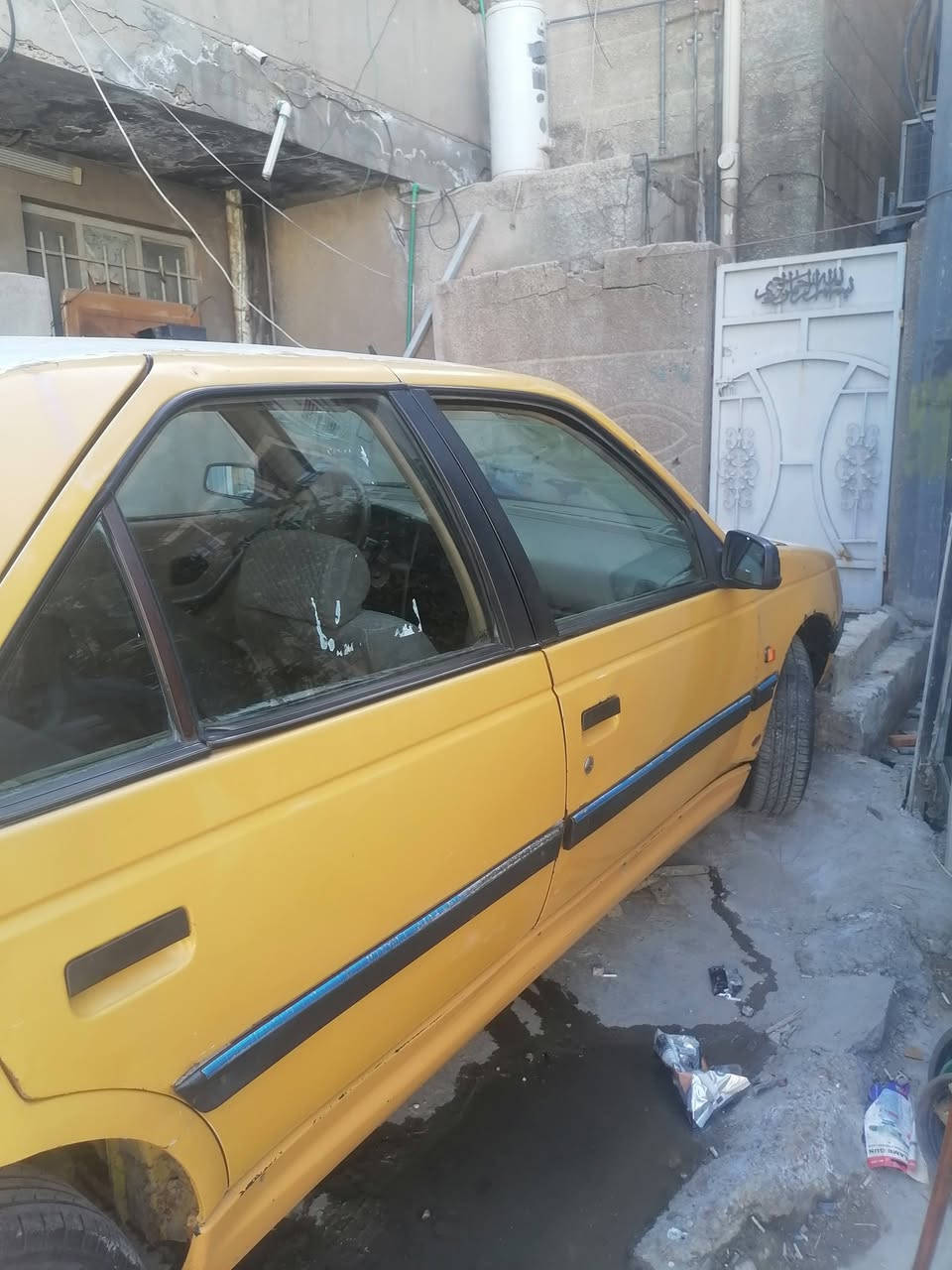 ألسلام عليكم بيجو 405 موديل 10 سنويه ما نافذه بدون راعي مستمسكاته يمي المكينة فرنسيه بيها كازكيت السعر 14 وبيها مجال قليل رقم ***********
