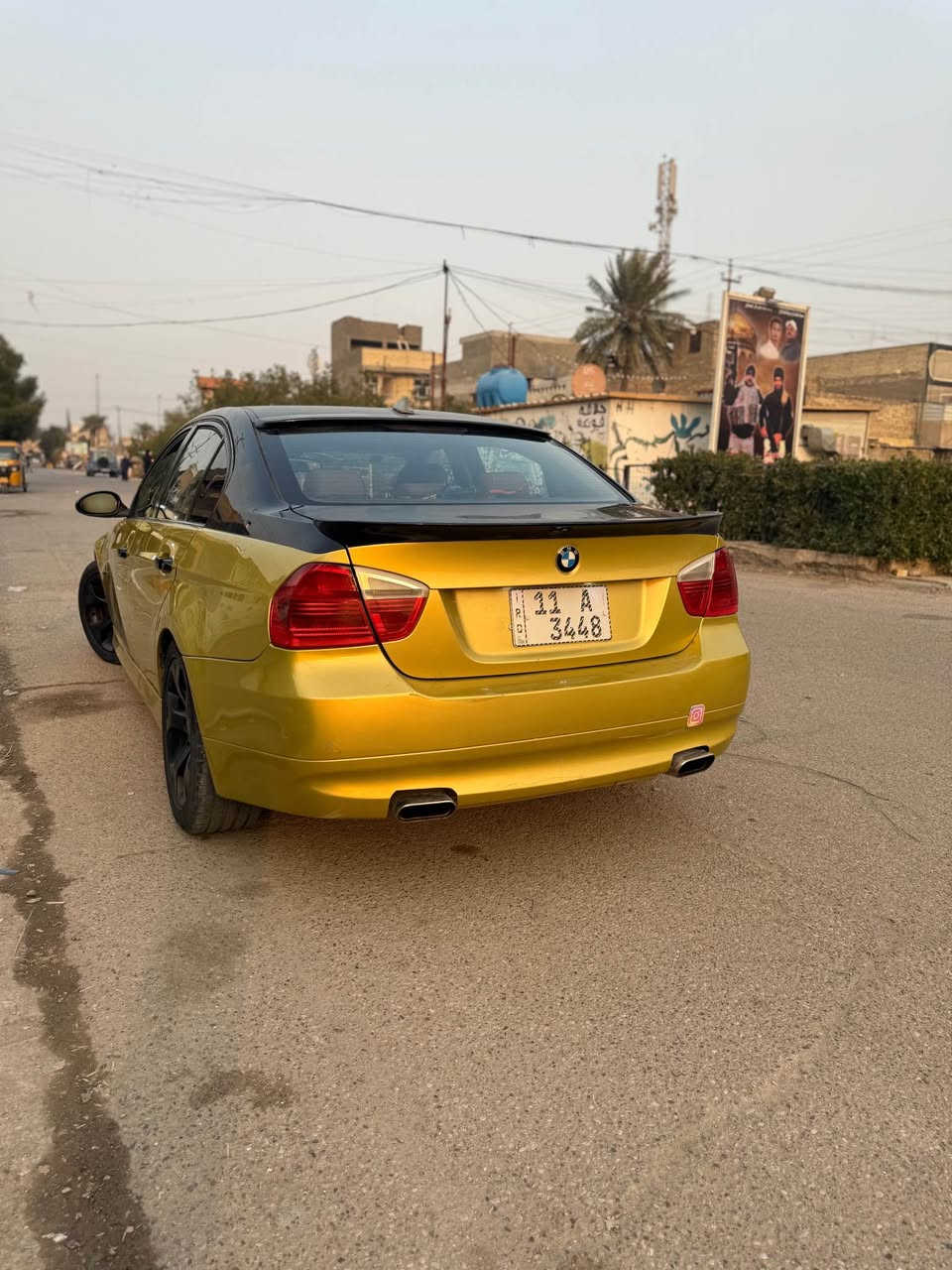 سلام عليكم 
BMW E90 2011 
محرك 6 سلندر تون توربو N54 ( كايمة ) 
تو كلر مذكور بالسنوية مصبوغة عام 
رقم بغداد مميز بسم اخوي تحويل بكل وقت 
كشنات جلد M 
انارة ترحيب فتحه سقف 
مواصفات معروفه E90 
رقمي : ***********
مكان السيارة بغداد - الحبيبية 
اخوان السيارة تاخذه بكرين فاتح كير و مكينه باب البيت 
السعر : 69 بغداد, العراق
