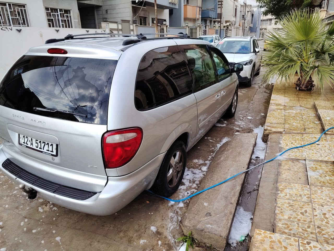 دوج كرفان 2005  كشنات بلع سياحي 3قطع تبريد ثلج أبواب كهربائي  كابون بانزين  بسمي سنويه 2030 محرك 3300 شرط مكينه وكير *********** Singapore
