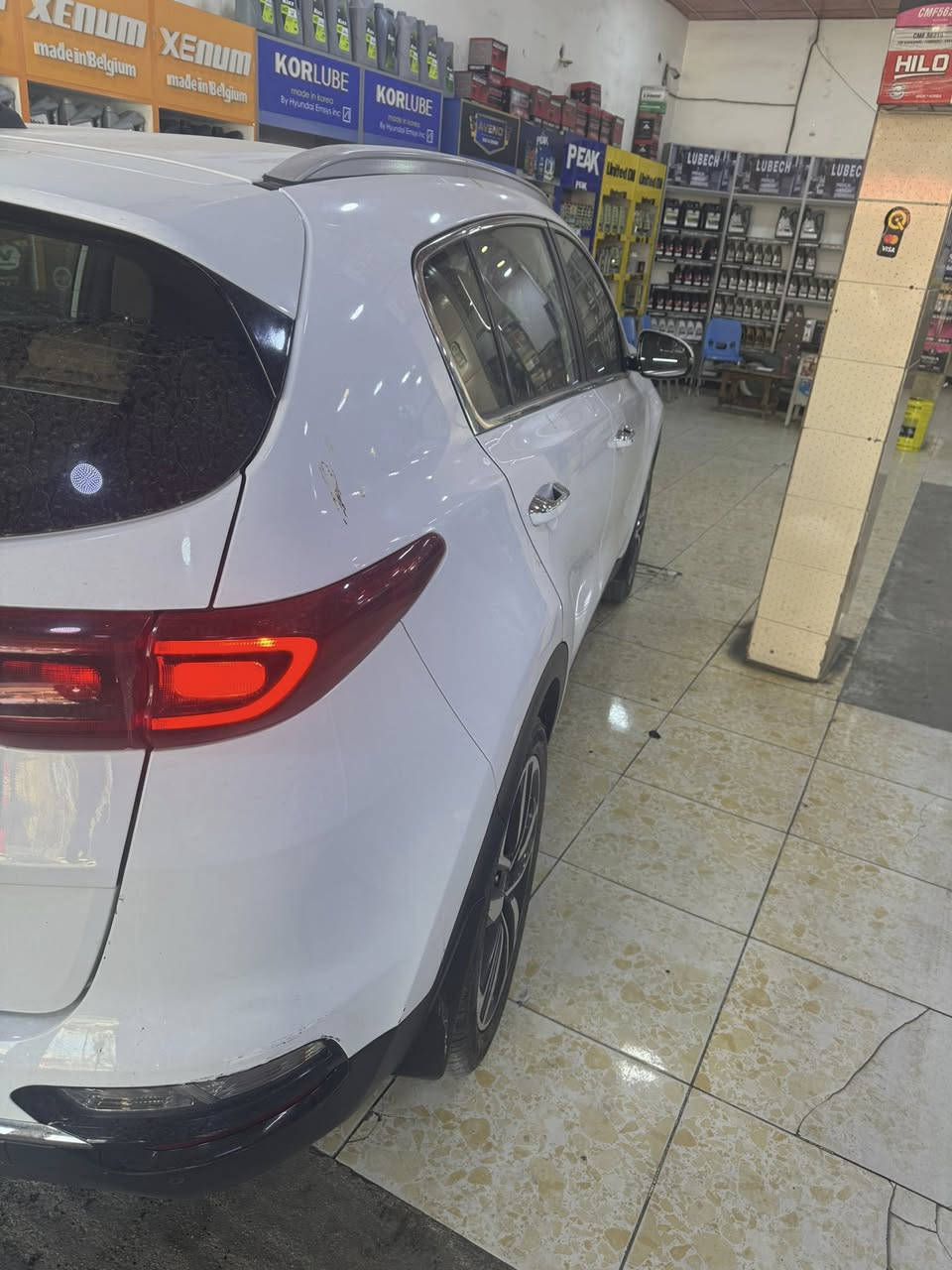 السلام عليكم سبورتج 2020 خليجي للبيع  مابيها لا صبغ ولا شي الحمدلله 
بصمة كشنات كهرباء شاشة كامرة حساسات 
ماشية 120 الف 
سعرها 195$ 
*********** مكاني بغداد المنصور او حي الجهاد الضباط
