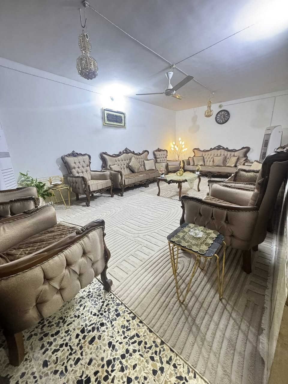 سلام عليكم 
بيت للبيع في حي المكرمه مساحته 127 متر مربع للاستفسار التواصل خاص أو اتصال على الرقم ***********
