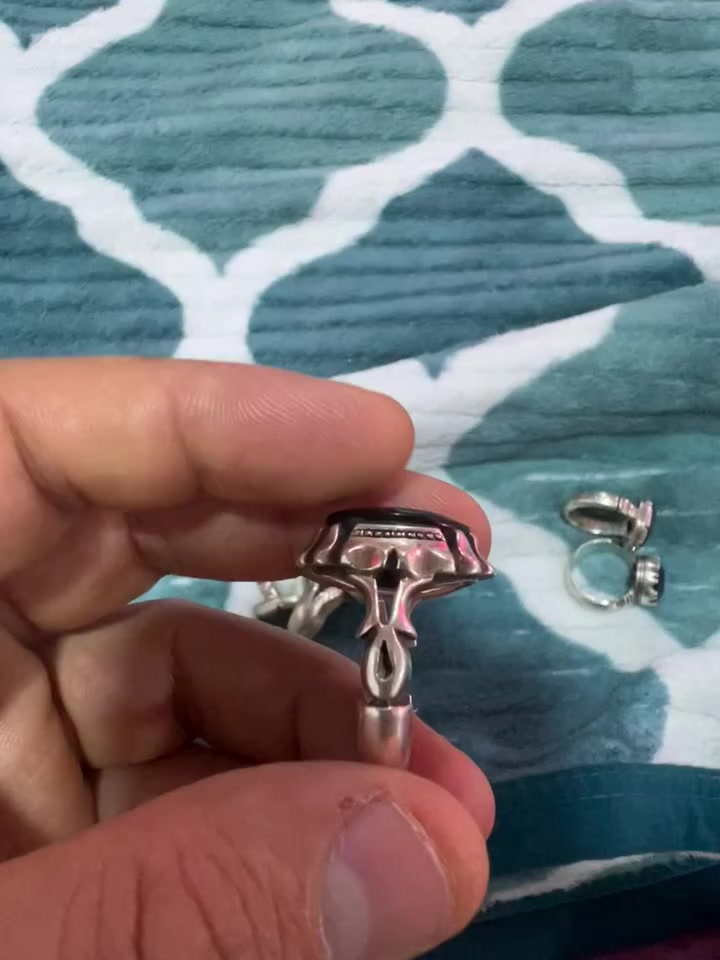 سلام عليكم خواتم طبيعيه غير معالجه صياغه يدويه الي ريد يتواصل وياي *********** واتساب
