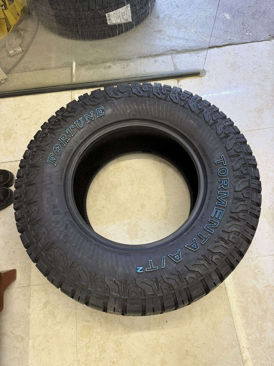 تاير فورشن تايلندي ٣٢٥.٦٥.١٨ ١٠ قات LT جديد موجود 
متوفرة 

توصيل لجميع محافظات موجود 

رقم تلفون 📞 *********** واتساب
