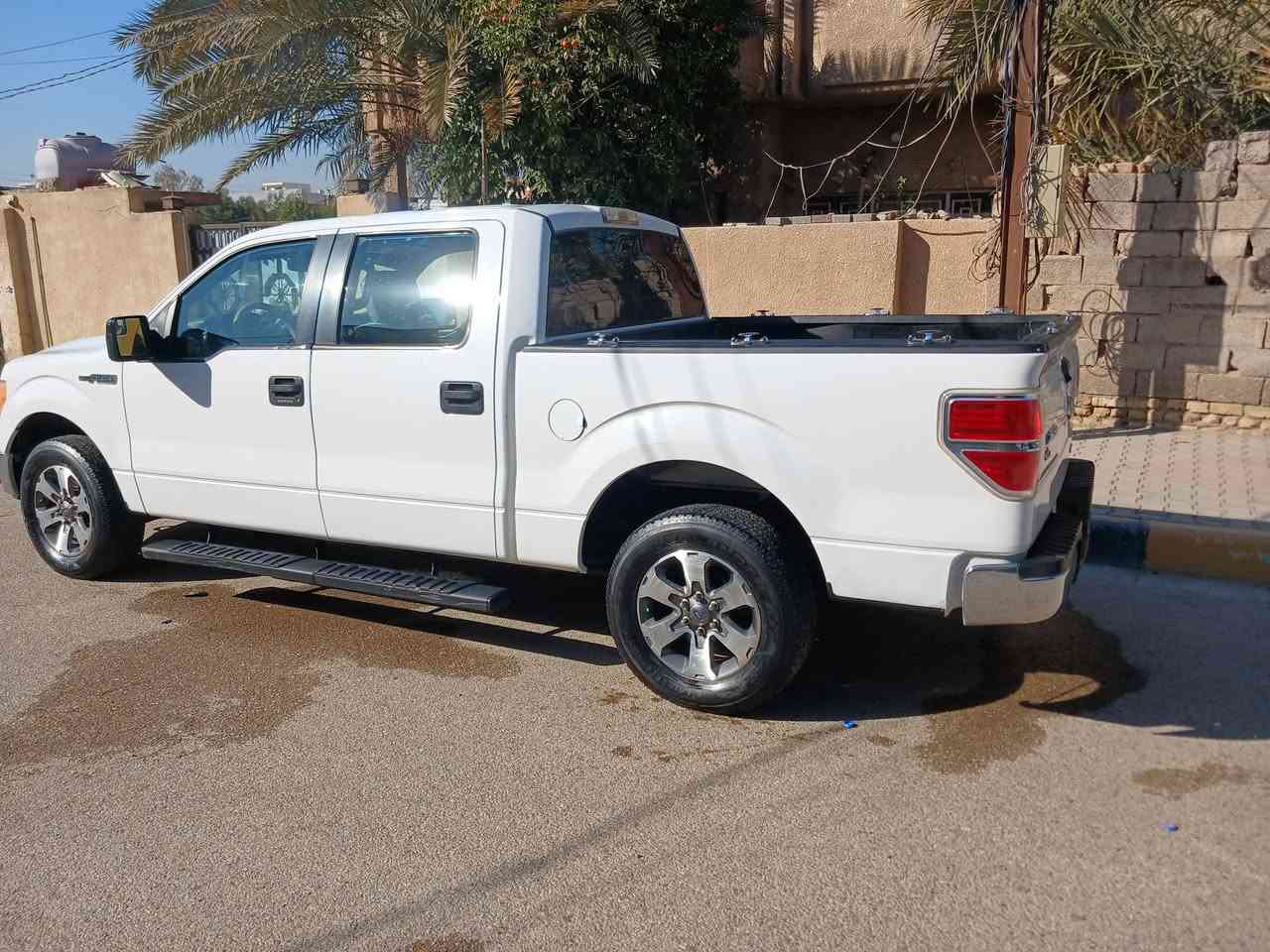 السلام عليكم
فورد خليجي شركة نيفا للبيع F150 2014 السعر 175$ وبيها مجال 
السياره بدي قصير وباب طويل. 
رقم اربيل الدولي الجديد هزة بعدها السيارة باسمي تريد تحويل تريد وكالة.
محرك . 8 سلندر ماشية 53 بلاد ادك جرس ب 120
ملاحظه / السياره جاهزه من جميع النواحي بيها صبغ جاملغ امامي قطعة وحدة بدون دواخل 
مواصفات السياره . 
  تحكمات ستيرن جهتين . 
ويل كب  + كشن كهرباء + كامرة عمل وليس بلاد 
مكان السياره ديالى بعقوبة التحرير. 
للاستفسار الاتصال على  *********** او ***********
