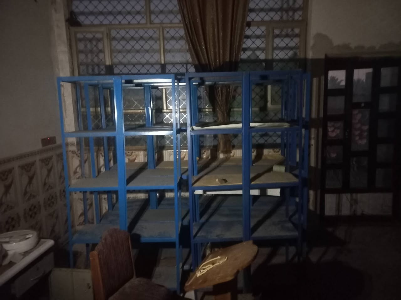 سلام عليكم غراض اسواق للبيع مجمده وعارضه ورفوف ثنين وميز وميزان المكان الغزاليه ابيع شلع السعر 1200 وبيهن مجال بصيط***********
