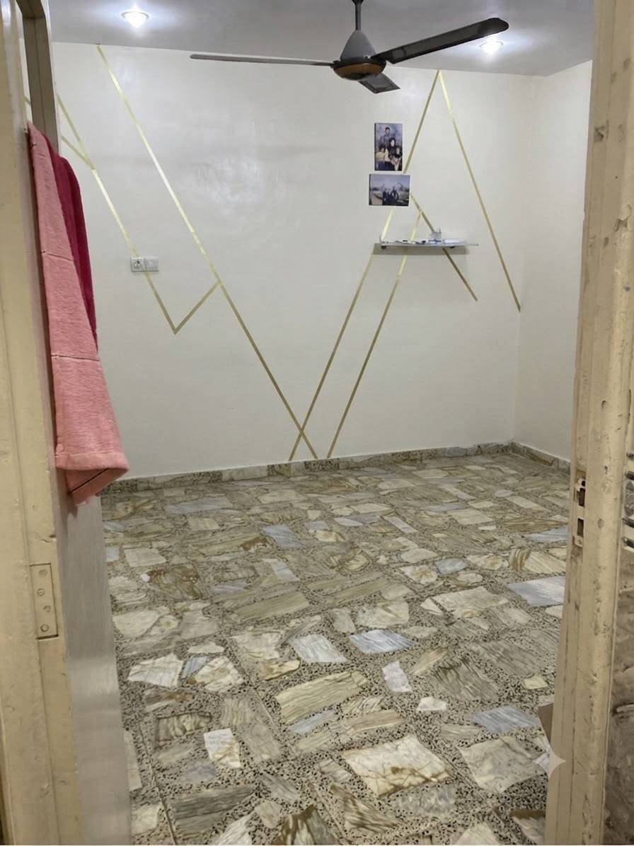 سلام عليكم
بيت للبيع ‼️في منطقة الحريه الدولعي الجديده قرب شارع العام فرع الحلواني  محلة 434 

البيت عكاده نظيف، جدا ارضيه كله كاشي مرمر جديد مترمم جديد دخول بيت بابين مطبخ وصاله     مساحة132متر 
واجه ٧متر اله.  نزال ٢٠م 
يصلح للسكن او للستثمار يتأجر فوك معزول وحد ول جوه ارضي وحد 
طابق اول او ارضي :  صاله كبيره 
ومطبخ وغرفه نوم والصحيات اثنين بلكراج وبداخل البيت 

طابق الثاني:  يحتوي غرفتين
غرفه اولى كبيرة
والغرفه الثانية:  سويت شبه مشتمل ( غرفه ومطبخ ودرج خارجي معزول وطرمه  وحمام)

الي يريد تفاصيل اكثر وصور  والسعر
يتفضل خاص على الرقم

*********** واتساب
