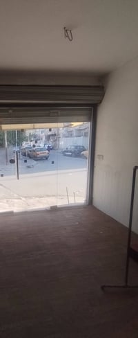 محلين للايجار ركن حركة حلوة طريق مدارس   واجهة كل محل  مترين وربع  نزا...