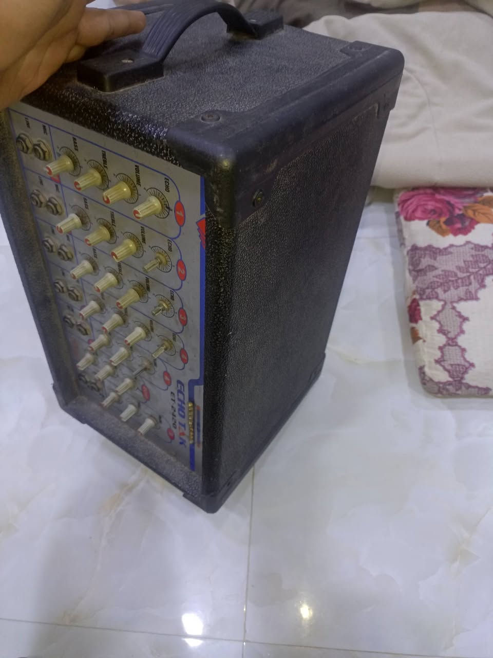 جهاز مكسر ما عرف نوعه عاطل ابيع ***********
بصره
