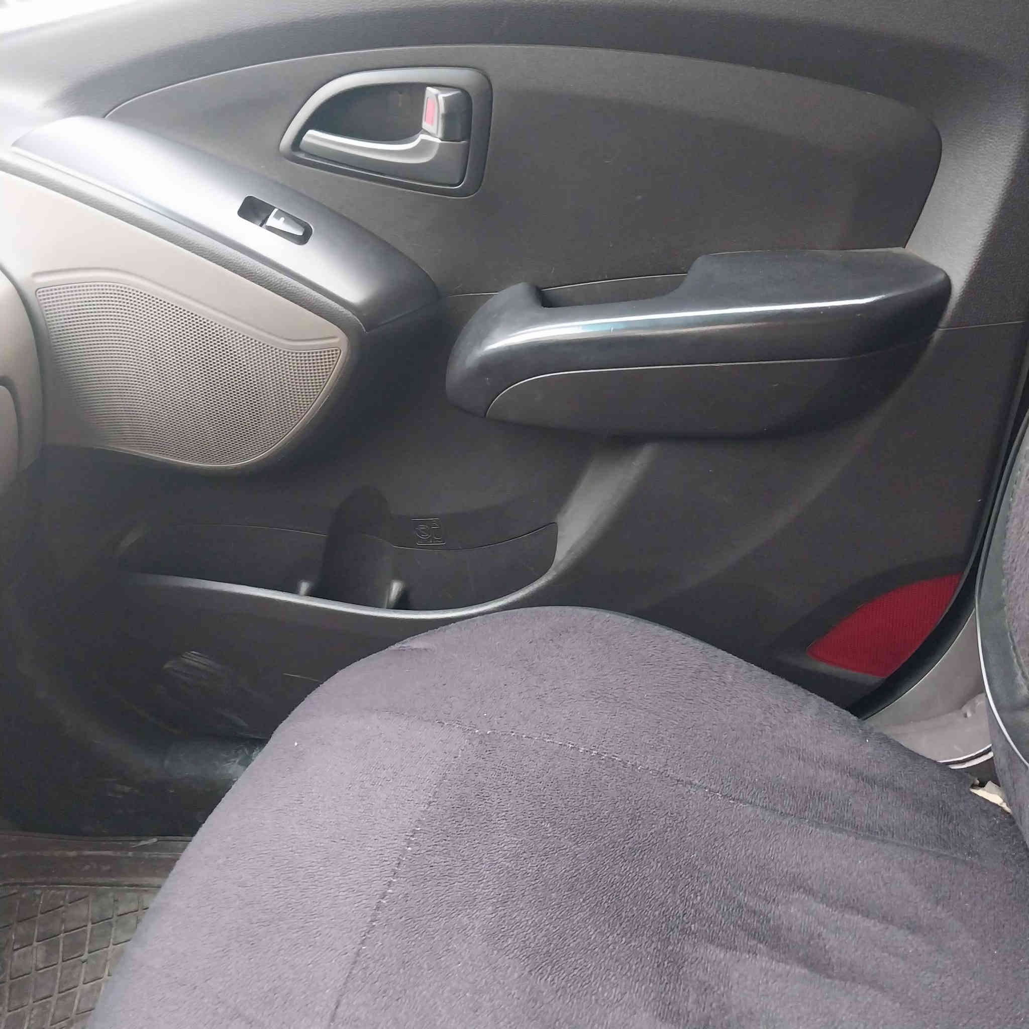 سلام عليكم تحيه طيبه إلى أعضاء الكروب
توسان موديل ١٤ شكل ١٥ خليجي
ببه بنيد مصبوغ  وبيه طخه يم الايت
وبيه طخه خفيفه وره باب الصدر
وشخوط شويه السياره جديده
موصفات  شاشه داخل لونين
كشنات جلد مغلفهن تلبيسه
تبريد قطعتين  اشاير بالمري
لايت عدسه رقمها بغداد دولي
بأسمي سنويه ٢٧ تنتهي هزه جديده
بشهر العاشر مغير رقمها
مكينه ٢٠٠٠ وكير على الشركه
مكاني بغداد زعفرانيه
السعر ١٥٢ وبيه مجال
والسونار مرفق
موبايل ***********
