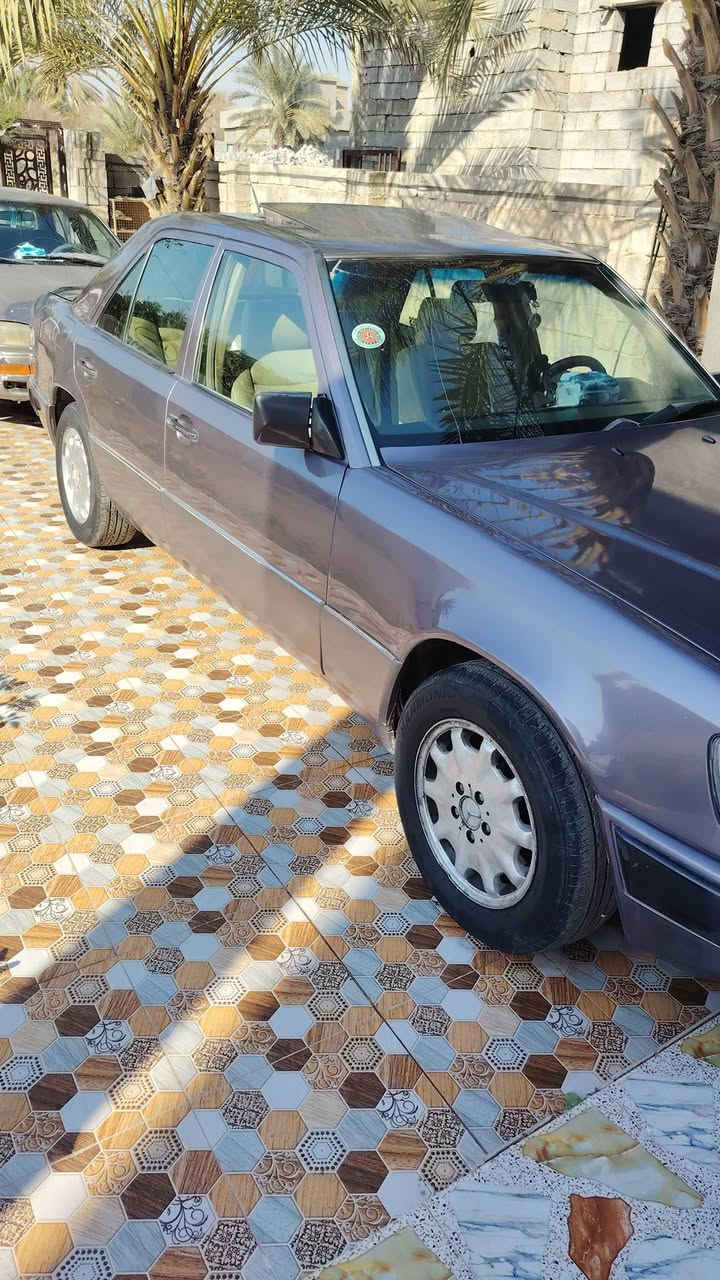 السلام عليكم من رخصة الادمن عندي هاي المارسدس موديل 92 بلاديه مراوس بسياره 7 راكب دوج كرفان
***********
