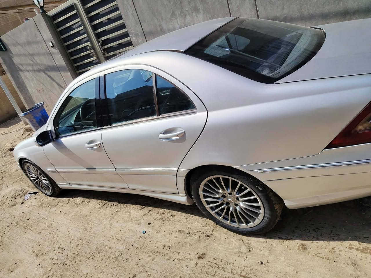 السلام عليكم مارسيدس ٢٠٠٧ مكينه ٦ اسلندر مكفوله كفاله عامه المكينيه بيه خيط ابخار الشراي يتصل *********** مكفوله من ضربه فقط صبغ أثر جارده السياره اتخيل شوفت عينك السعر ١٠٥ اوبيه مجال
