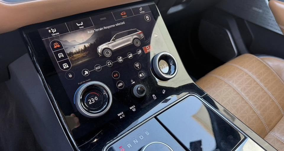 رانج روفر خليجي فيلار للبيع فقط بيع
R-Dynamic - 2018 
52000 KM
سياره جدا جديده ونظيفه فول  ١/١  التراي مالهه زيرو  وماكو اي نقص بيهه وكاله سردار خليجيه  صيانه كامله حسب الوقت بشركه رانج بلمنصور واخر صيانه قبل ايام ماكو برغي مفتوح بره الشركه وكل وصولات وتفاصيل الصيانه موجوده
٦ سلندر سوبر چارج السياره طلقه ماشاءالله
رقم مميز حلو - بغداد 
تخم تاير جديد
ويل ٢١ رياضي R-dynamic
السياره چكات ٣ ارتفاعات قياده  يعني تتحكم بلارتفاعات 
٧ مودات -  اوضاع قياده 
كاميرا - PDC 360  
كراسي تدفئه - تبريد 
 مساج كراسي 
كراسي جلد فئه r-dynamic داخل قرميدي طلب خاص 
كراسي كهرباء مع ٣ اوضاع ذاكره 
شاشات خلفيه 
تبريد امامي-  خلفي
صندوق كهرباء
السقف بانوراما علطولها جام  
Night paket تحكم بالوان دواخل السياره الليد الداخلي للسياره 
رقم بغداد باسمي رقم شبه مميز حلو
سياره ماشيه ٥٢ كم 
دخول ذكي للسياره Bluetooth  
بصمه سياره عدد- ٢
مكانها بغداد سياره  سعر 32 الف دولار وبيه مجال سياره فقط بيع للاستفسار 
***********
