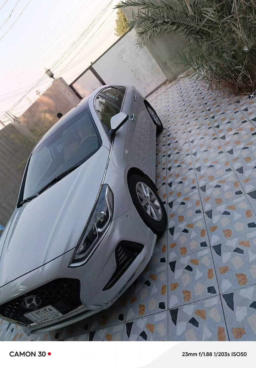 السلام عليكم
سوناتا موديل 2020 
وارد كوري بانزين 
مكينة 2000 دوش 
مواصفاتها معروفة 
نص مواصفات
السيارة بيها بارد وصبغ بسيط 
السعر 140وبيها مجال 
للاستفسار 
***********
