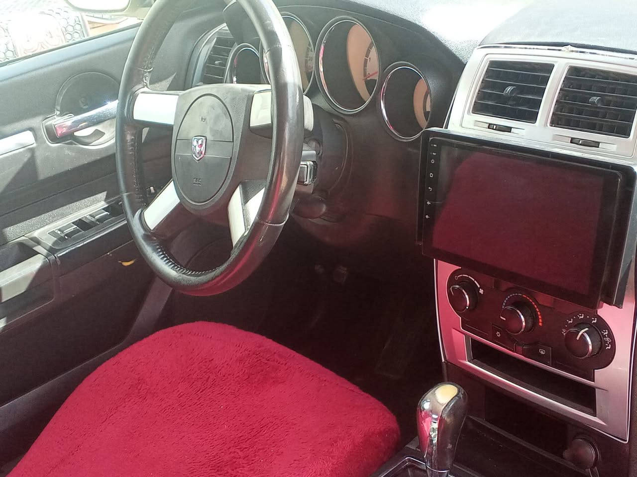 السلام عليكم شارجر موديل2008
محرك 3500
تخم تاير وحداديه 
مصفره هيئه وغرامات
مكان ناصريه مركز 
السعر 73
***********
