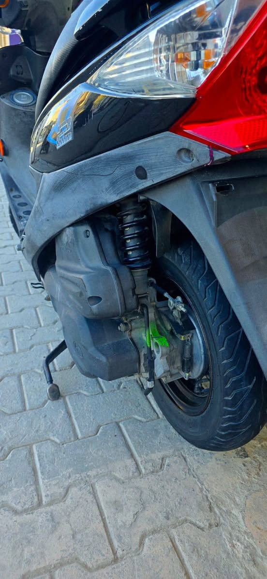 سلام عليكم دراجة كامكو V2 مديل 14 دراجة جديدة صارله شهرين من طالعه من الوكيل سعر 775 وبيها مجال بسيط للاتصال *********** العنوان نجف كوفة نفق المختار
