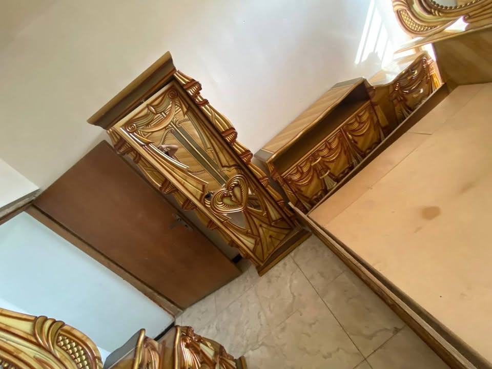 غرفه نوم  متسعمل بس بعدها جديدة ونظيفه خشب عراقي ديكور تركي للبيع بسعر مناسب
مكانها بغداد الدورة 
للتواصل ***********
