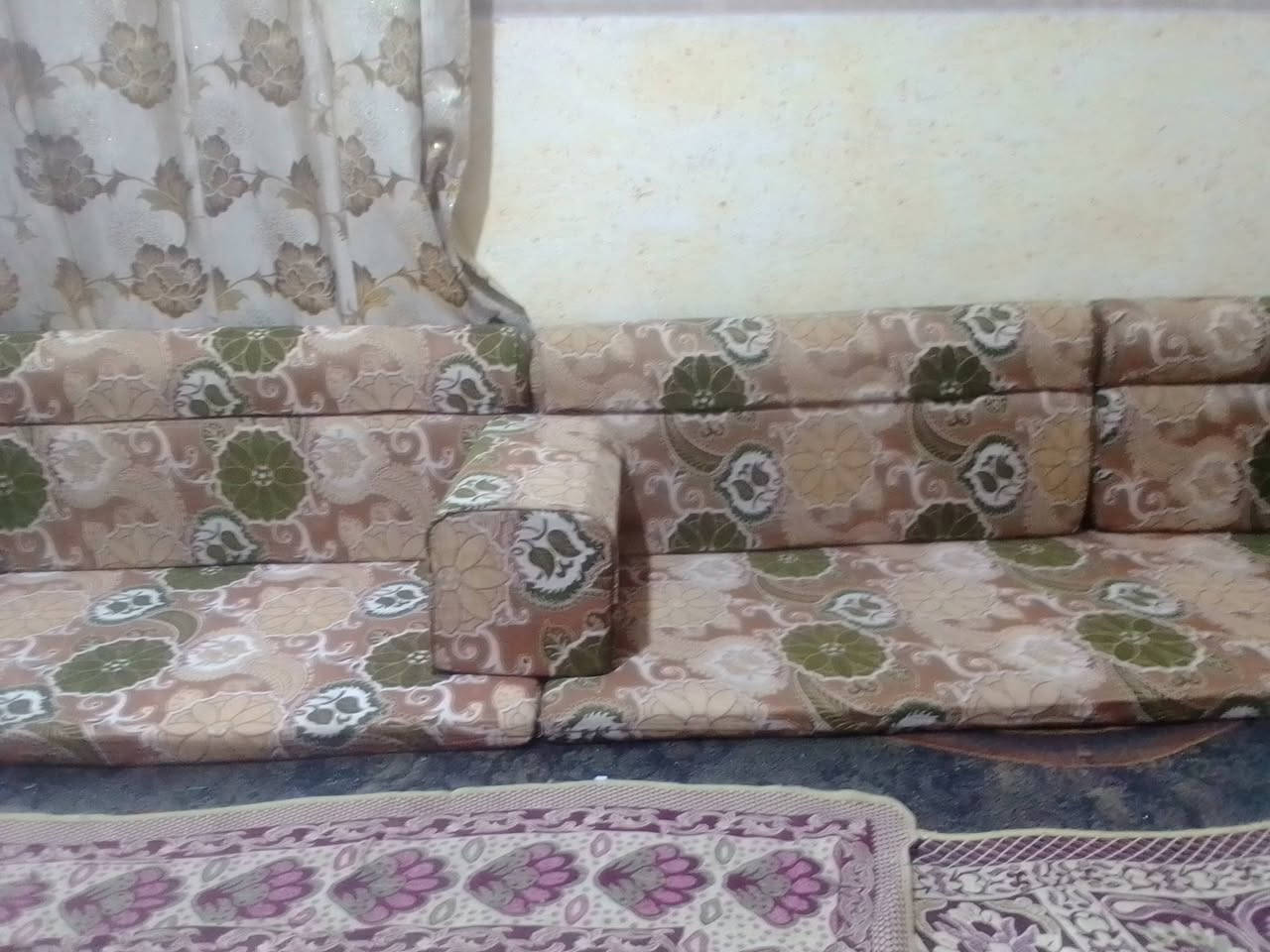 جلسه للبيع  ١٤  متر السعر ١٥٠  الف  ***********
