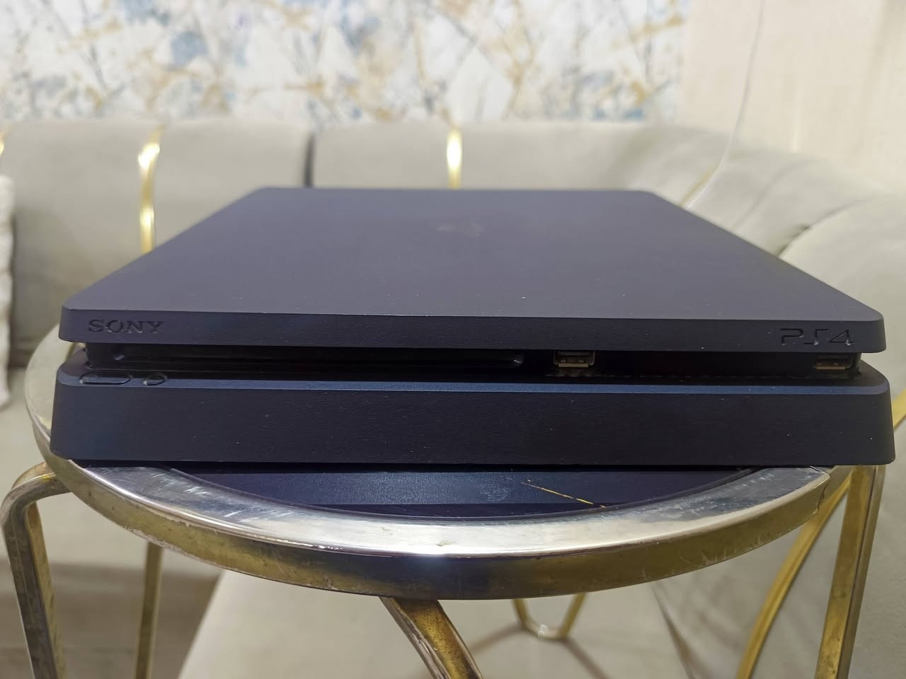 بلي 4 سلم فول نضافة مكفول من كل النواحي اي خلل ماكو تفحص وتشتري البلي اون لاين يشغل اقراص وتكدر تحمل العاب من داخل الجهاز 
السعر 220 وبي مجال للشراي 
للتواصل *********** واتساب
